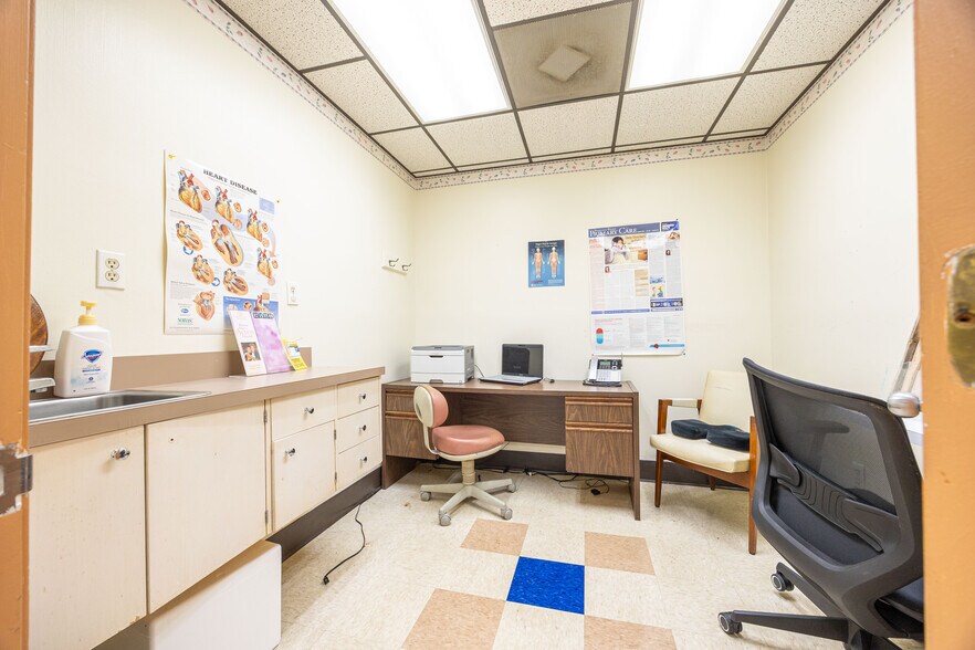 More Photos Of 1226 SW Main Blvd, Lake City Medical For Sale
