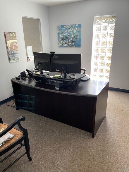 More Photos Of 454 W Coleman Blvd, Mount Pleasant Office For Lease