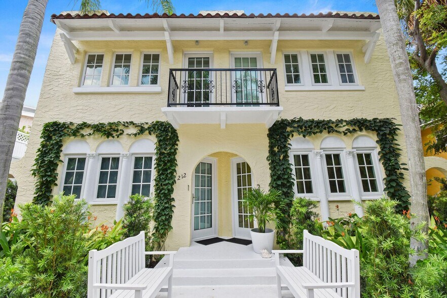 More Photos Of 212 Oleander Ave, Palm Beach Apartments For Sale