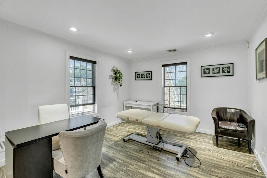 More Photos Of 139 Plandome Rd, Manhasset Medical For Sale