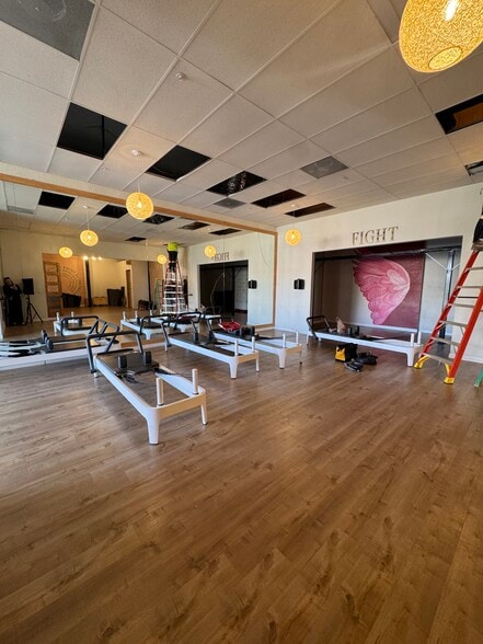 More Photos Of 23460 Cinema Dr, Valencia Unknown For Lease