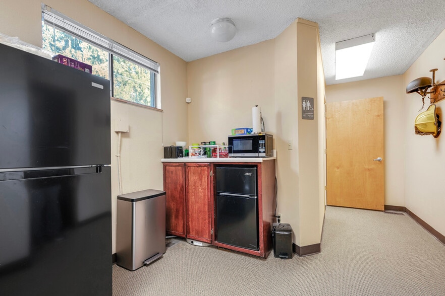 More Photos Of 1149-1159 SW 4th Ave, Ontario Office For Sale