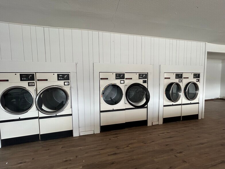 More Photos Of 6421 State Highway 31 E, Murchison Storefront For Sale