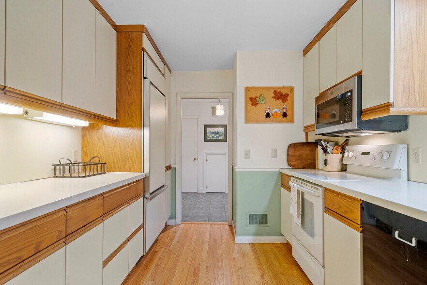 More Photos Of 6 Arbor Dr, Glens Falls Office For Sale