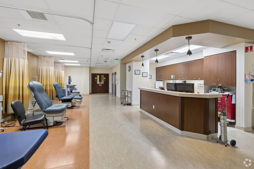 More Photos Of 5000 Commerce Dr, Bakersfield Medical For Sale