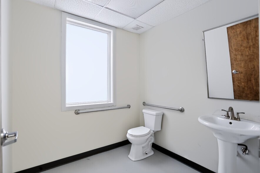 More Photos Of 6635 E 21st St, Indianapolis Office For Sale