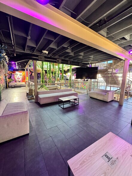 More Photos Of 1916 Baldwin St, Houston Bar For Sale