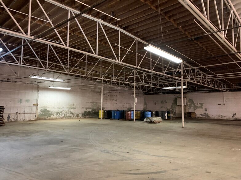 More Photos Of 402 E Rose St, Sanford Warehouse For Sale