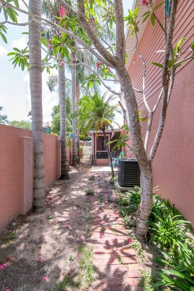 More Photos Of 10532 67th Ave, Seminole Specialty For Sale