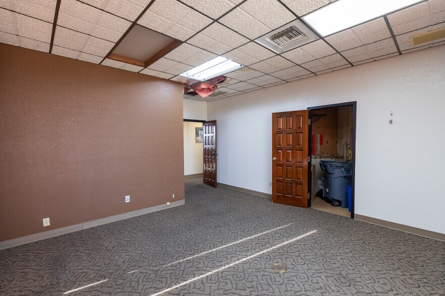 More Photos Of 1249 E Ridgecrest Blvd, Ridgecrest Office For Sale