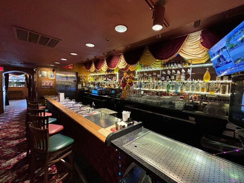 More Photos Of 16677 Southpark Ctr, Strongsville Freestanding For Sale