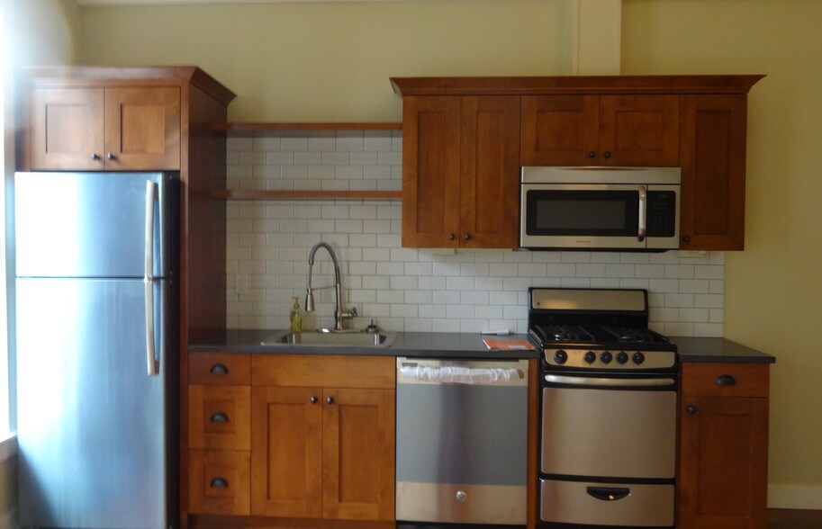 More Photos Of 1733-1737 SE Morrison St, Portland Apartments For Lease