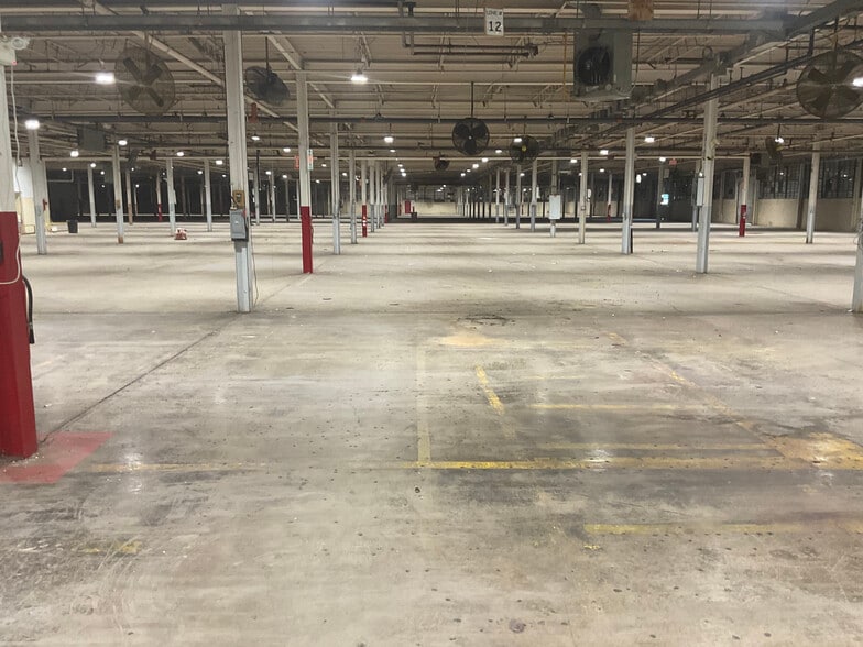 More Photos Of 400 Myron St, Youngstown Manufacturing For Lease