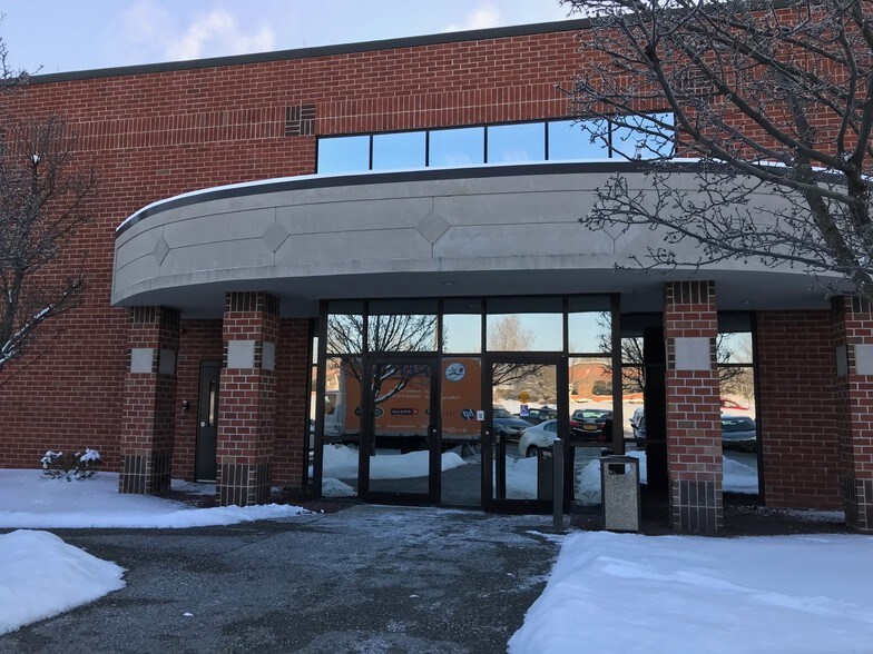 More Photos Of 10 Airline Dr, Albany Office For Lease
