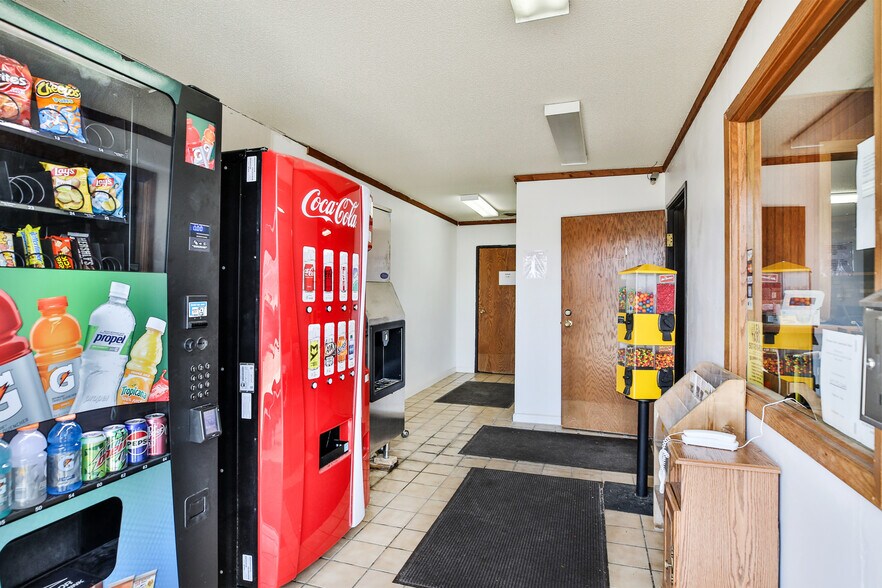 More Photos Of 2102 E Main St, Albert Lea Hotel For Sale