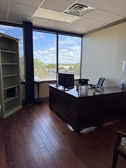More Photos Of 222 Sidney Baker St S, Kerrville Office For Sale