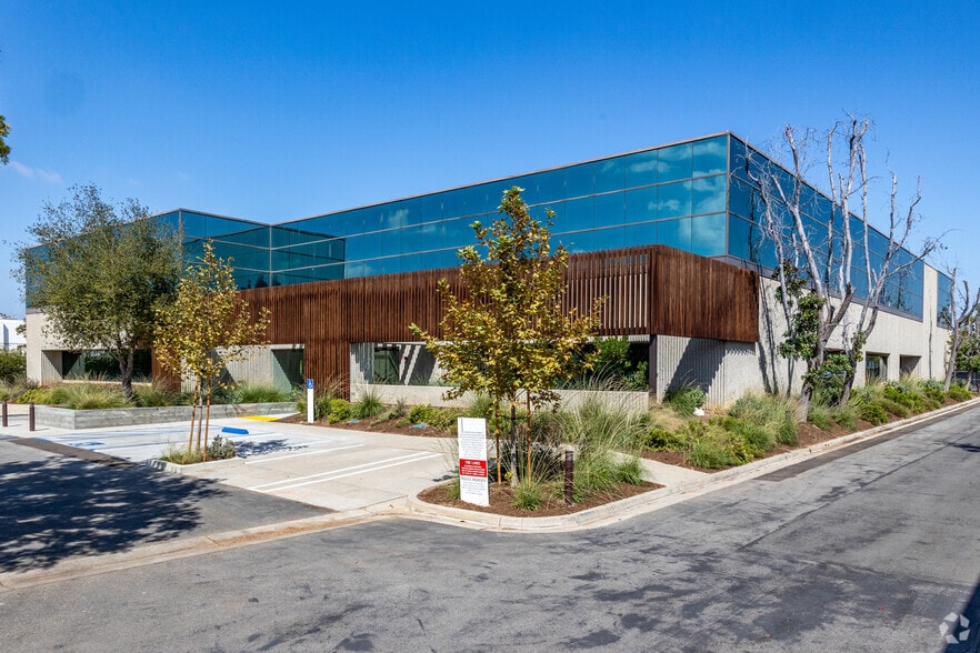 More Photos Of 200 E Baker St, Costa Mesa Loft Creative Space For Sale