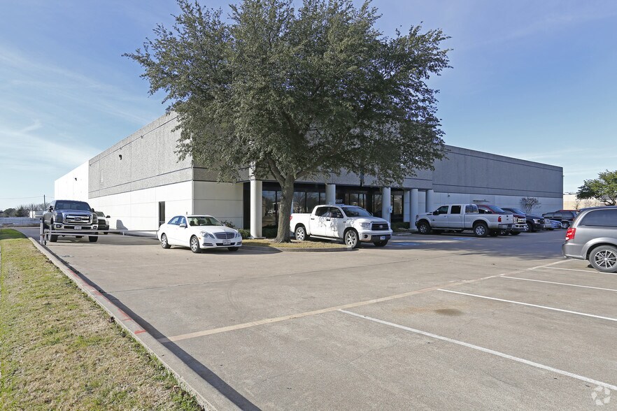Primary Photo Of 10817 Sanden Dr, Dallas Distribution For Lease