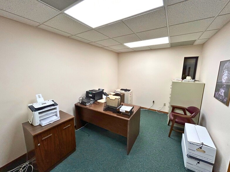 More Photos Of 3043 E Cairo St, Springfield Office For Sale