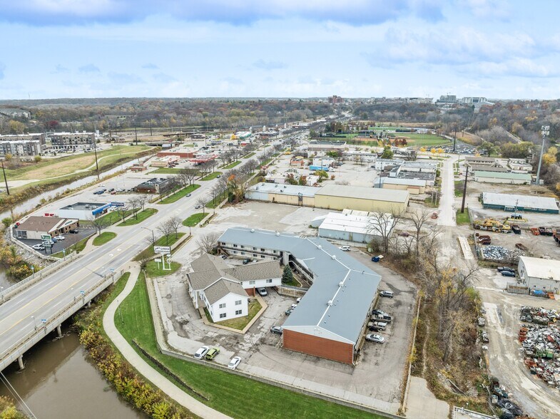 More Photos Of 320 2nd St, Coralville Office For Sale