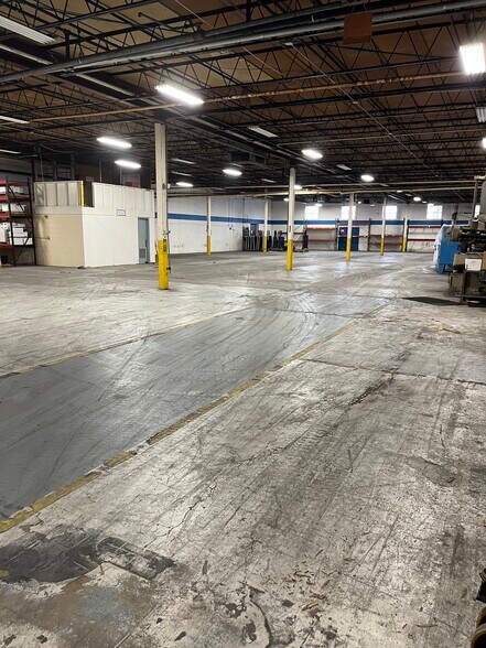 More Photos Of 820 Cochran St, Statesville Warehouse For Lease