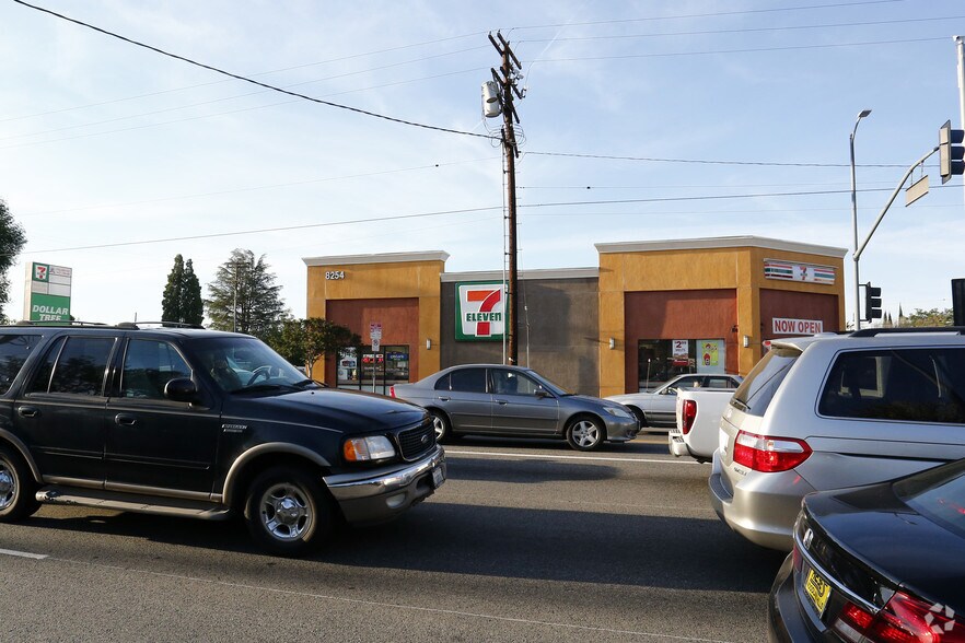 More Photos Of 8232-8254 White Oak Ave, Northridge Freestanding For Sale