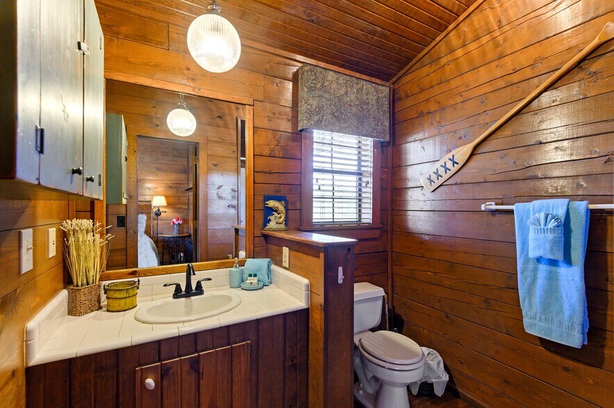 More Photos Of 68438 Eagle Creek Dr, Smithville Hotel For Sale