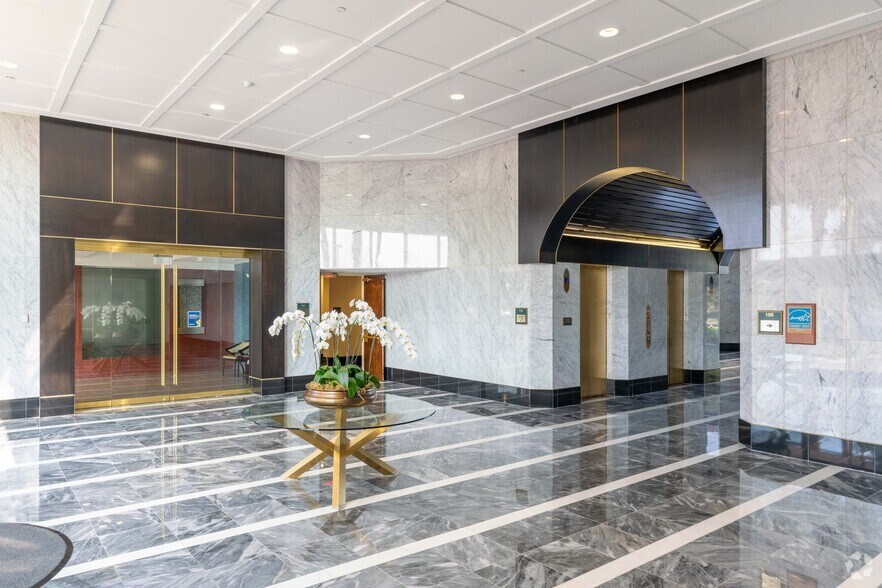 More Photos Of 7077 Bonneval Rd, Jacksonville Unknown For Lease