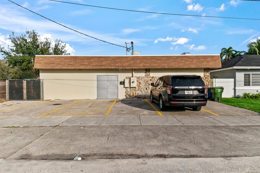 More Photos Of 913 SW 8th Ave, Hallandale Beach Warehouse For Lease