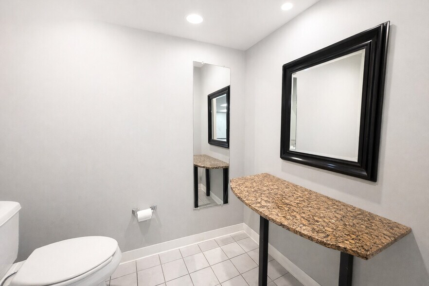 More Photos Of 610-642 Anthony Trl, Northbrook Light Distribution For Sale