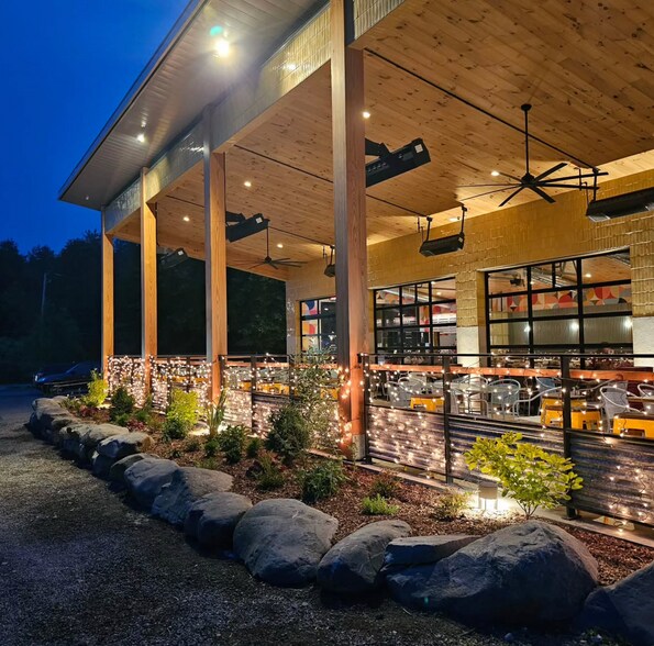 More Photos Of 261 Tinker St, Woodstock Restaurant For Sale