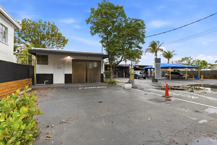 More Photos Of 824 N Dixie Hwy, Lake Worth Carwash For Lease
