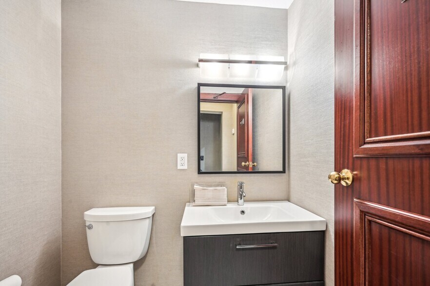 More Photos Of 1710-1712 Locust St, Philadelphia Office Residential For Sale