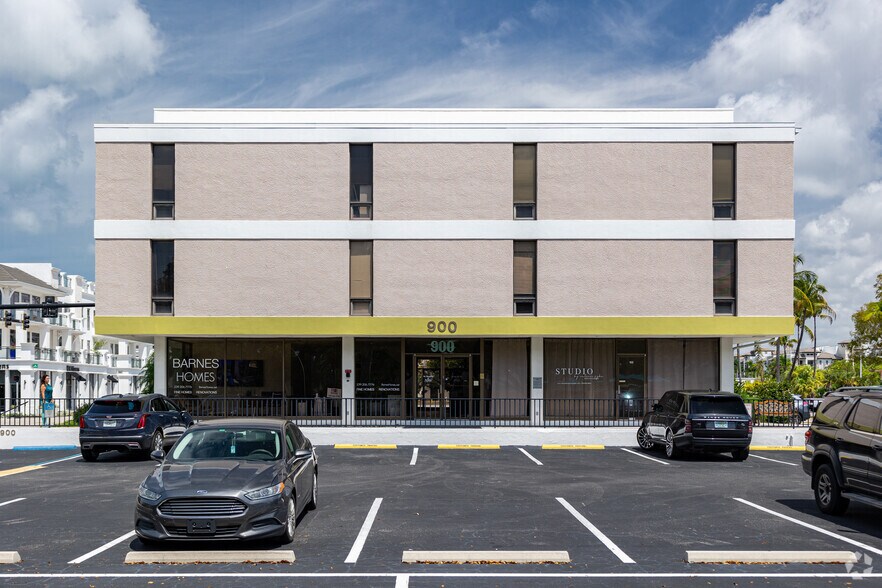 More Photos Of 900 6th Ave S, Naples Office Residential For Lease