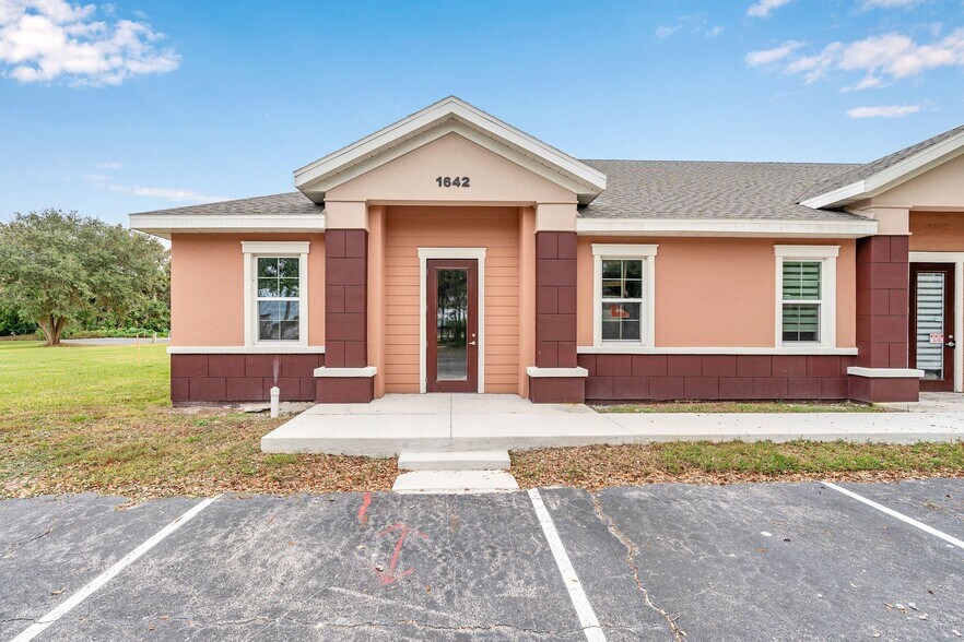 More Photos Of 1640 Lexington Green Ln, Sanford Medical For Lease