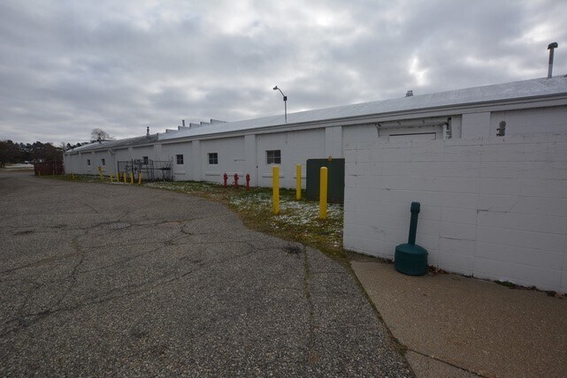 More Photos Of 460 E Main St, Saranac Warehouse For Lease