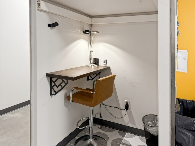 More Photos Of 9100 Conroy Windermere Rd, Windermere Coworking Space