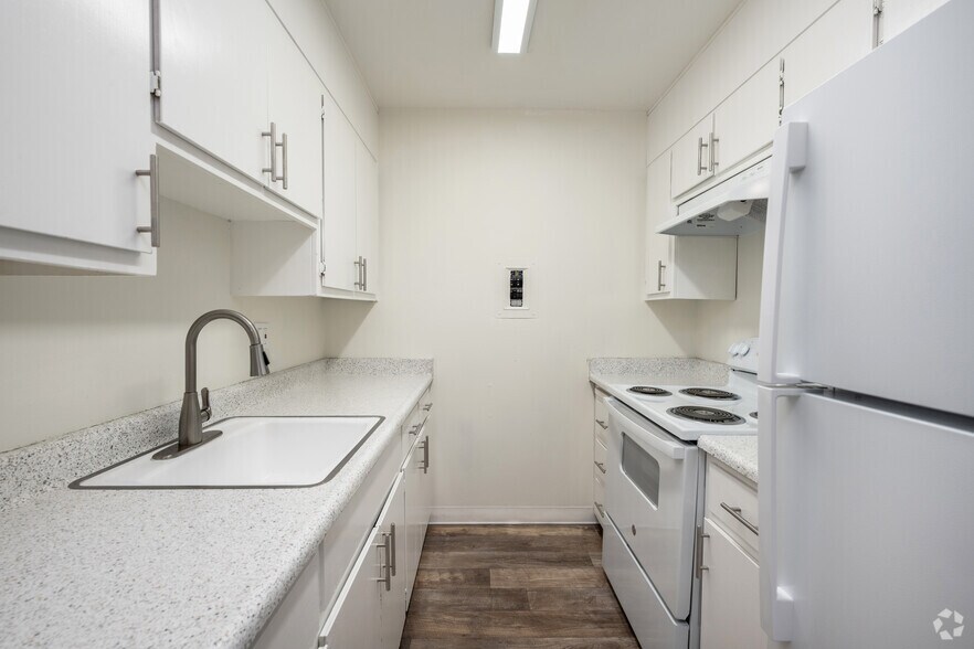 More Photos Of 5500 Foothill Gardens Ct, Sacramento Apartments For Sale