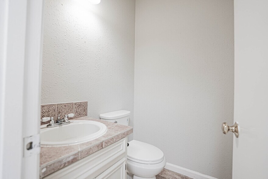 More Photos Of 14721 Pebble Bend Dr, Houston Medical For Sale