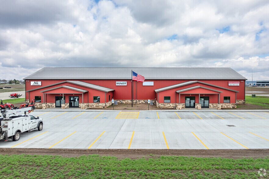 More Photos Of 25816 Duroc St, Circleville Flex For Sale