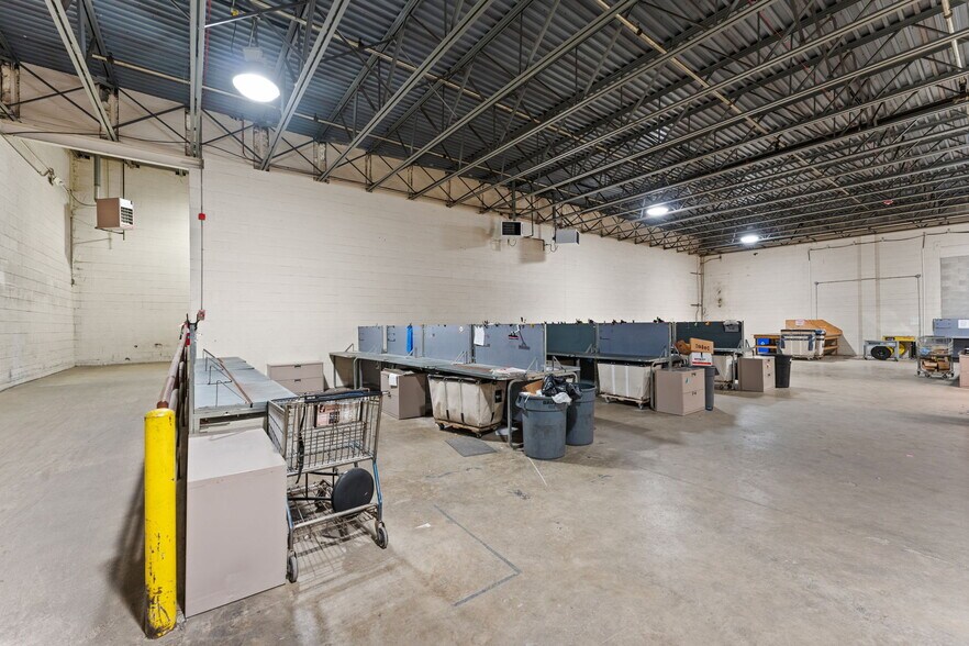 More Photos Of 1111 Glendale Blvd, Valparaiso Freestanding For Lease