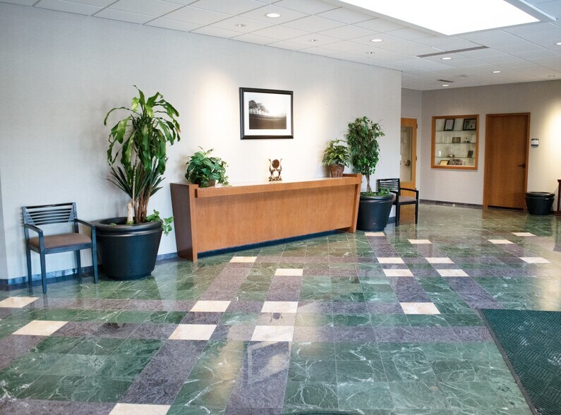 More Photos Of 11780 Borman Dr, Maryland Heights Office For Lease