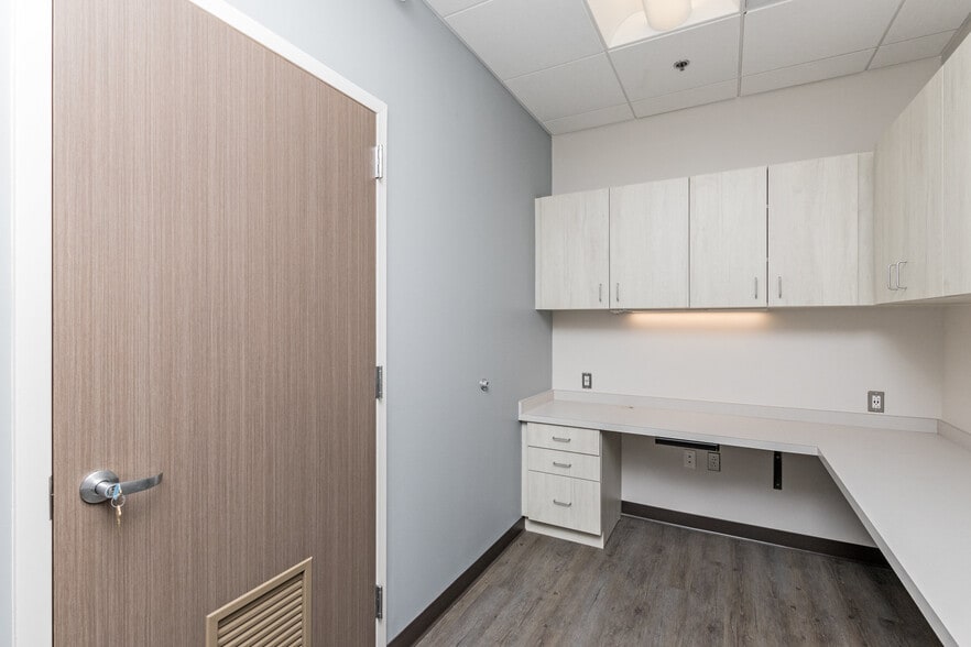 More Photos Of 24430 Stone Springs Blvd, Dulles Town Center Medical For Lease