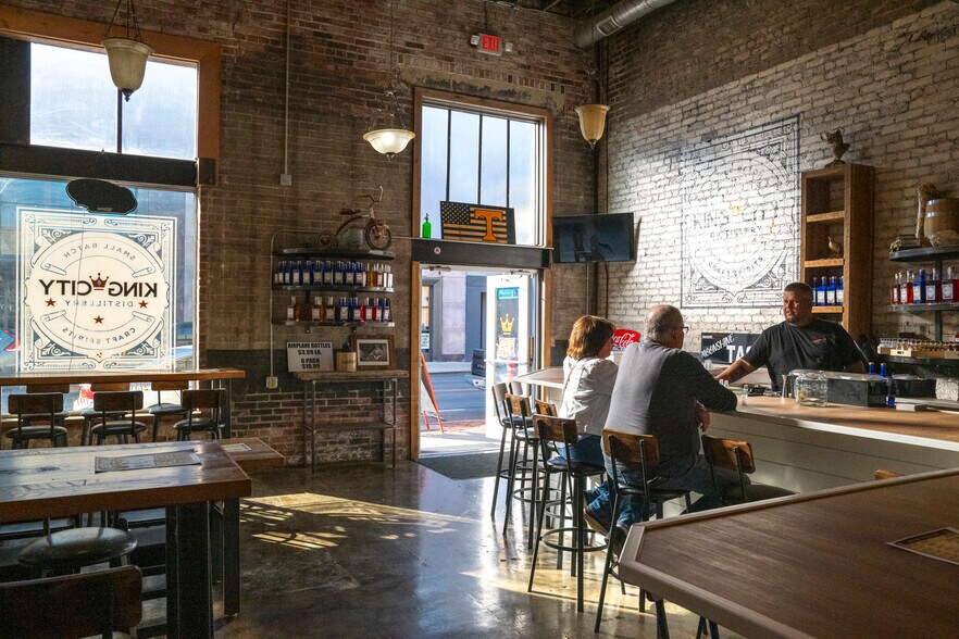 More Photos Of 223 Commerce St, Kingsport Storefront For Sale