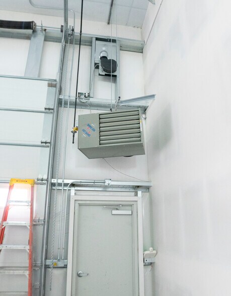 More Photos Of 9235 Eastman Park Dr, Windsor Light Manufacturing For Lease