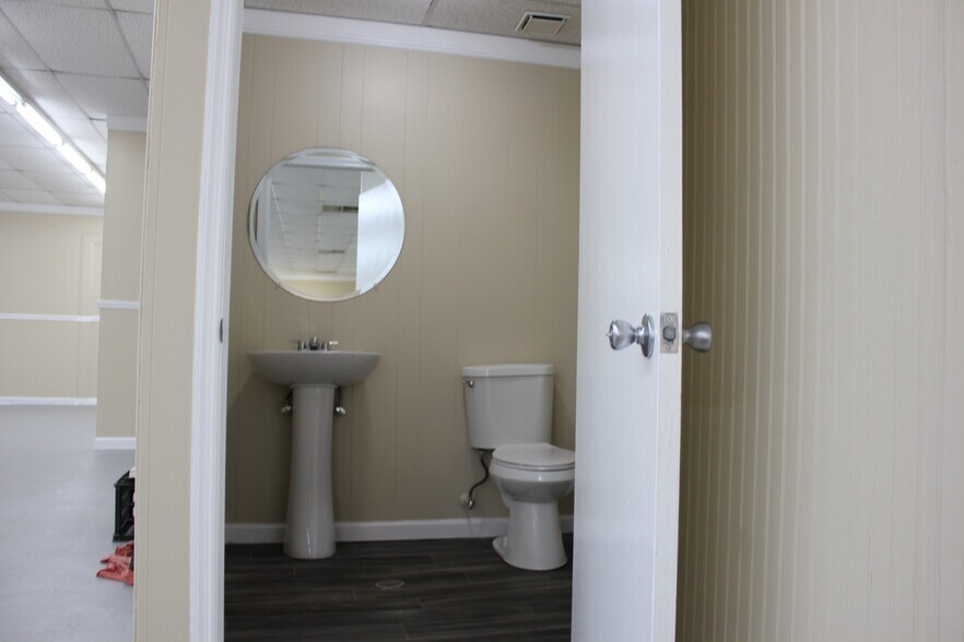 More Photos Of 2914 Gibbon Rd, Charlotte Freestanding For Lease