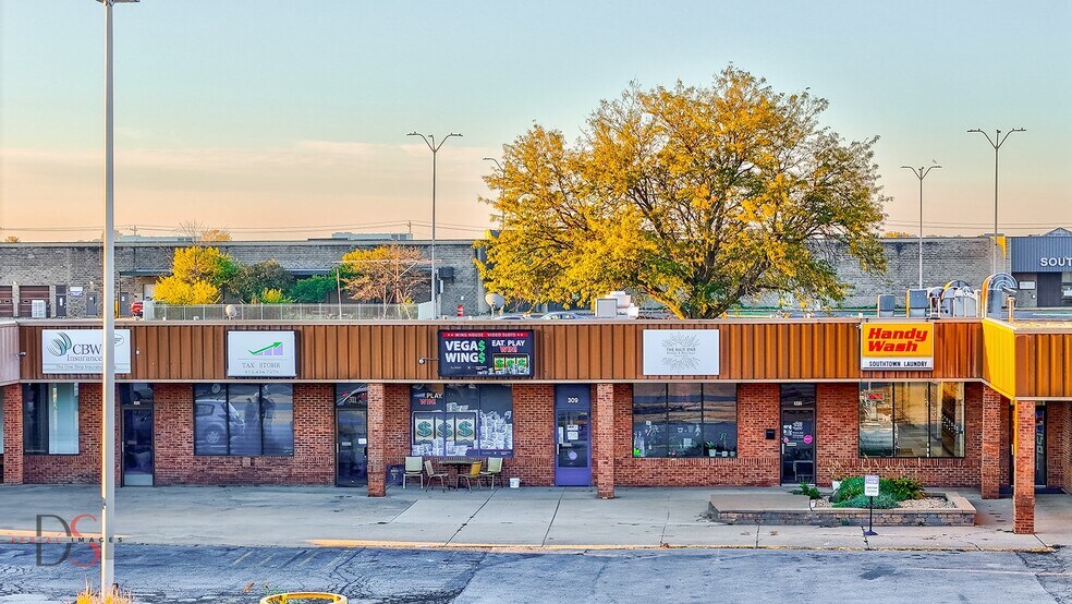 More Photos Of 301-315 E Mckinley Rd, Ottawa General Retail For Sale
