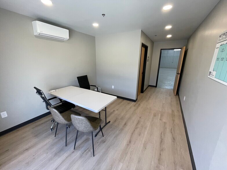 More Photos Of 414 Metro Park Dr, McKinney Warehouse For Lease