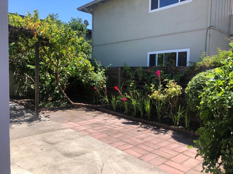 More Photos Of 1522 Hudson St, Redwood City Specialty For Sale