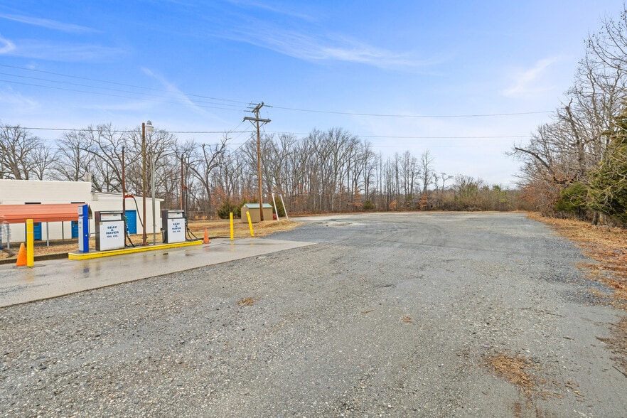 More Photos Of 16855 Oak St, Dillwyn Service For Sale